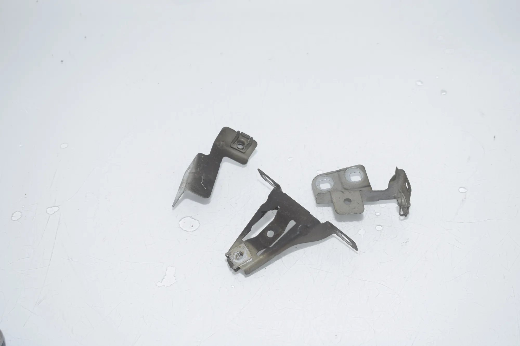 Front Left Fender Holder – OEM 7204497 · BMW 7 (F01, F02) 750 i 2010 – 4