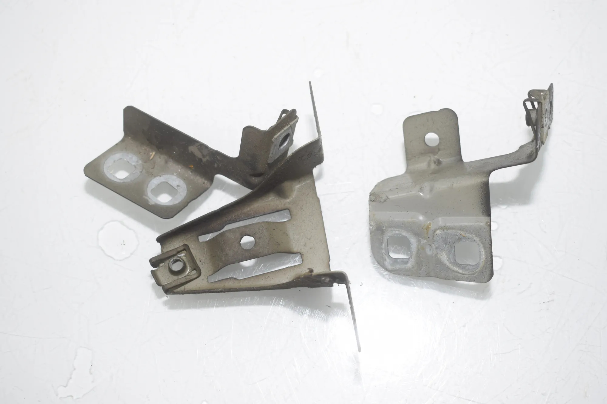 Front Left Fender Holder – OEM 7204497 · BMW 7 (F01, F02) 750 i 2010 – 2