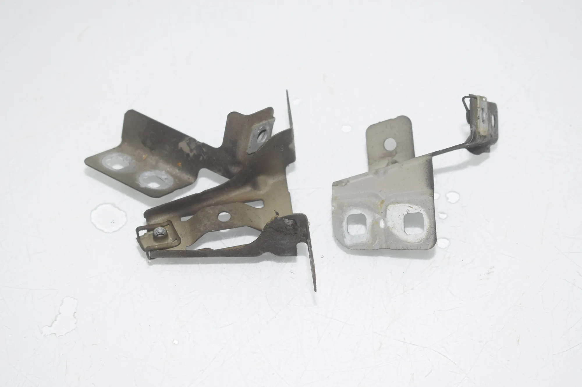 Front Left Fender Holder – OEM 7204497 · BMW 7 (F01, F02) 750 i 2010