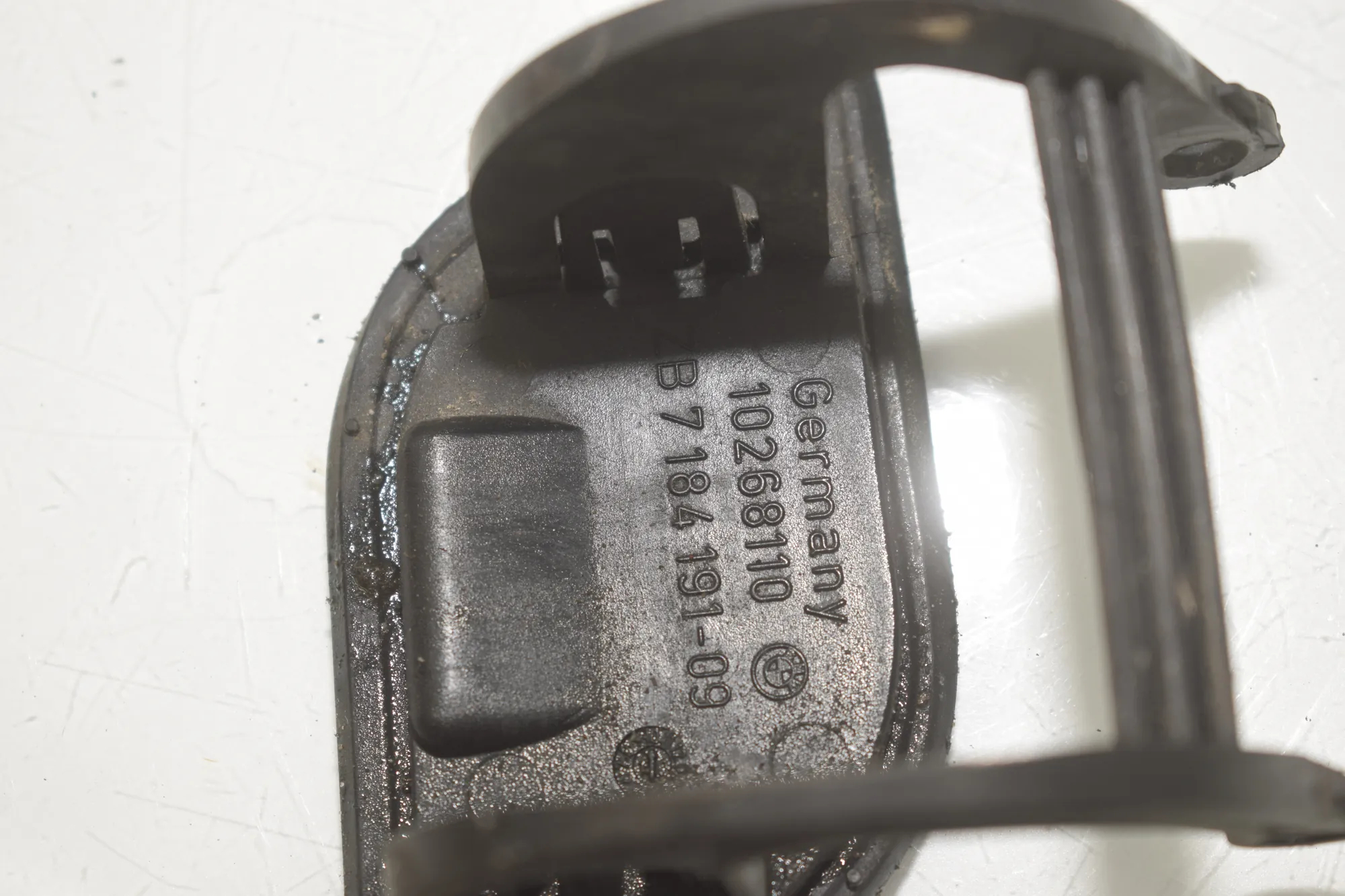 Left Side Headlight Washer Cover Cap – OEM 7184191 · BMW 7 (F01, F02) 750 i 2010 – 4
