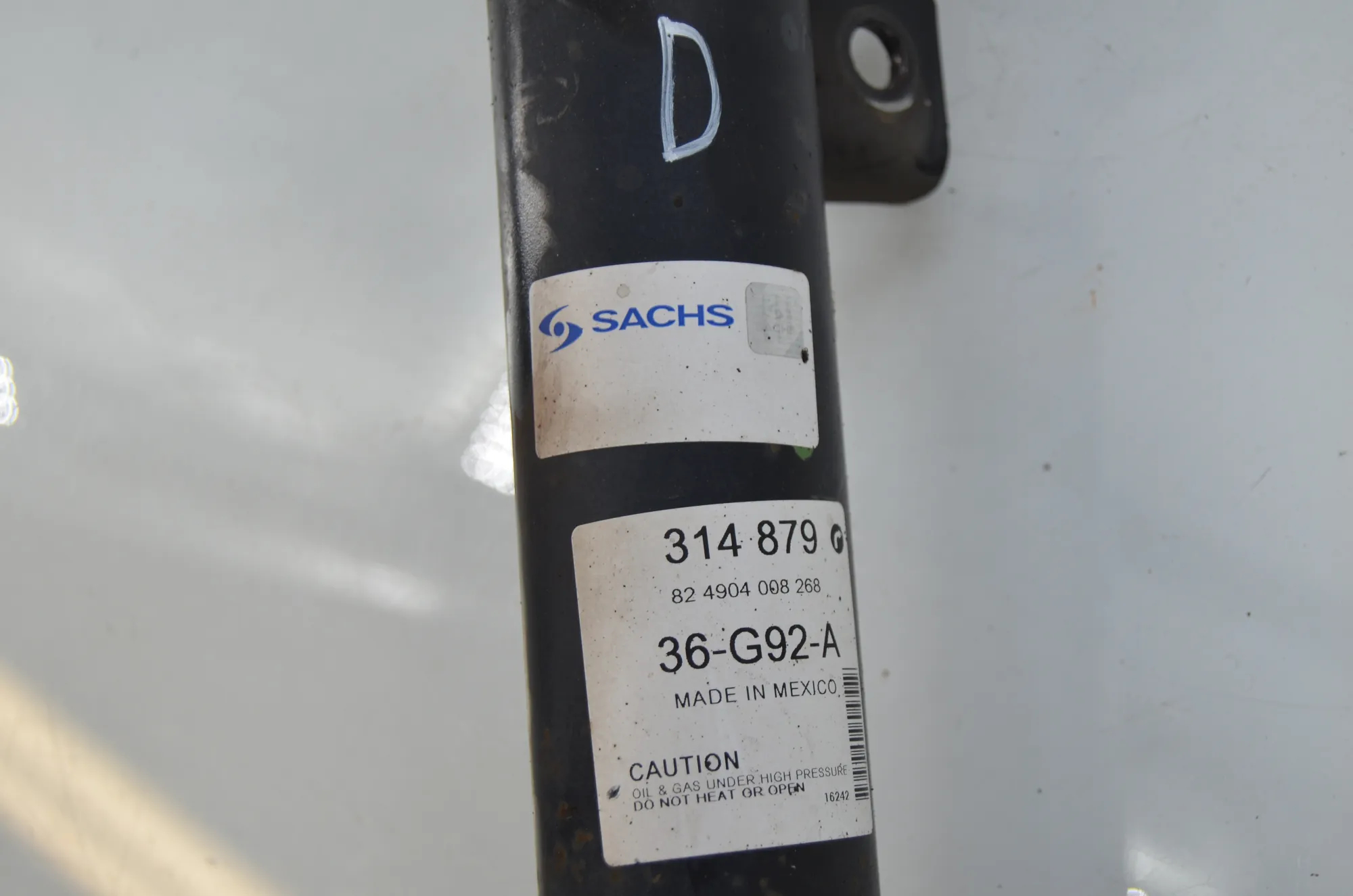 Front Right Shock Absorber – OEM 6796410 · BMW X3 (F25) xDrive 30 d 2014 – 4