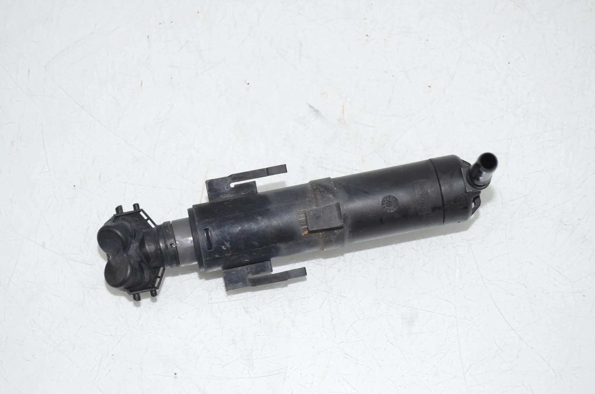 Right Headlight Washer Pump – OEM 7251640 · BMW X3 (F25) xDrive 30 d 2014 – 3