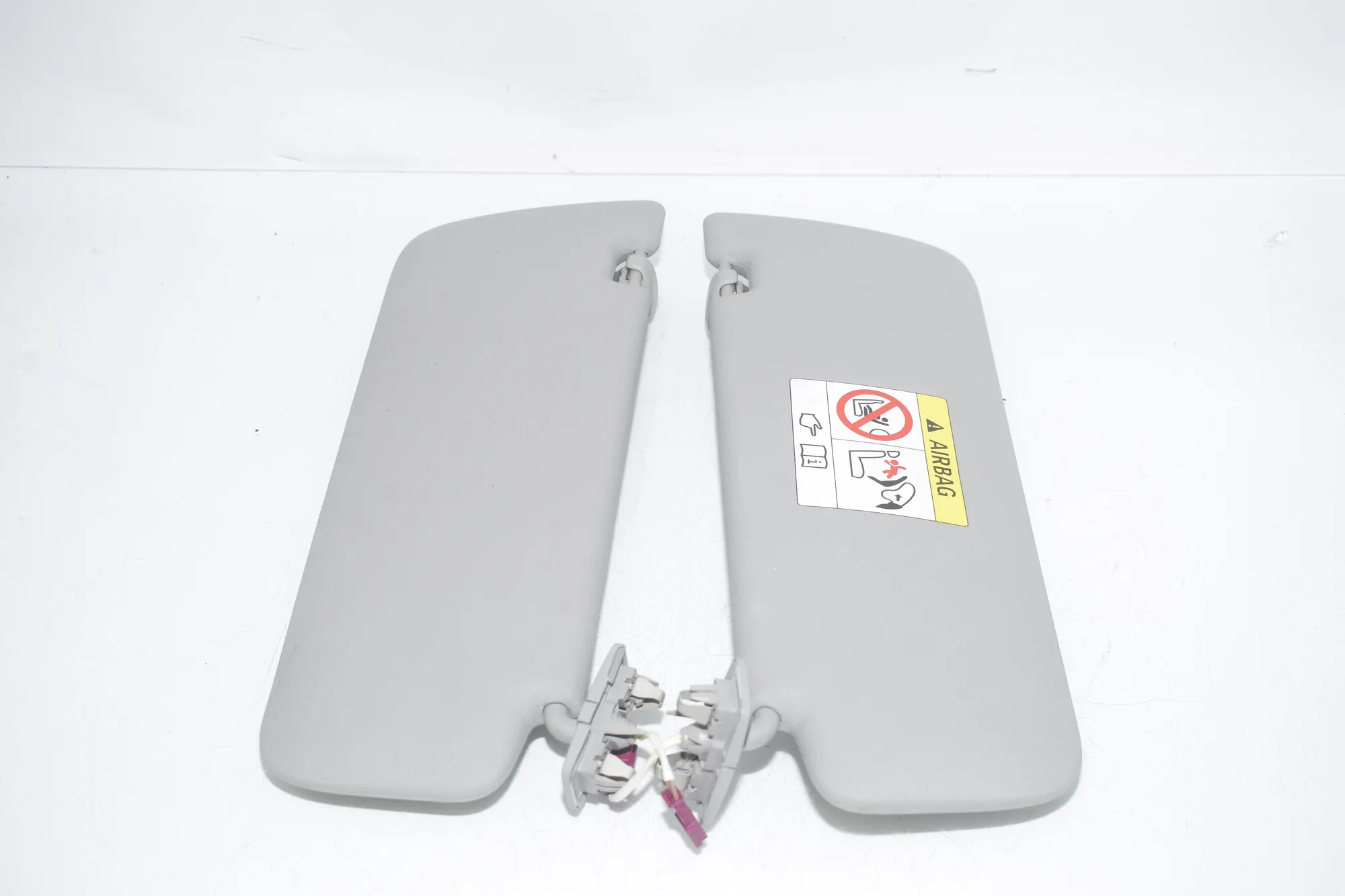 Left Side Sun Visor – OEM 7379507 · BMW X3 (F25) xDrive 30 d 2014 – 2