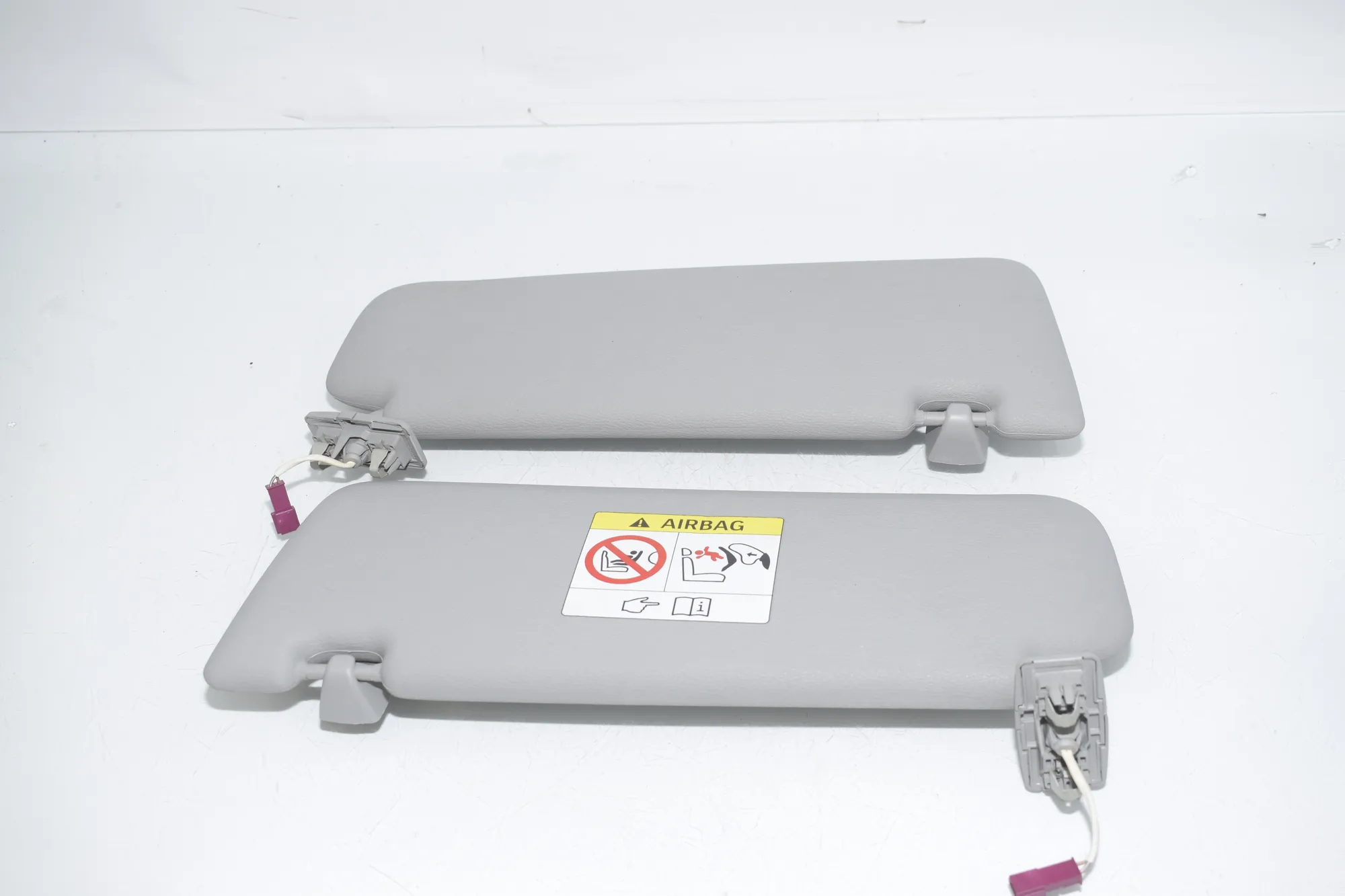 Left Side Sun Visor – OEM 7379507 · BMW X3 (F25) xDrive 30 d 2014 – 3