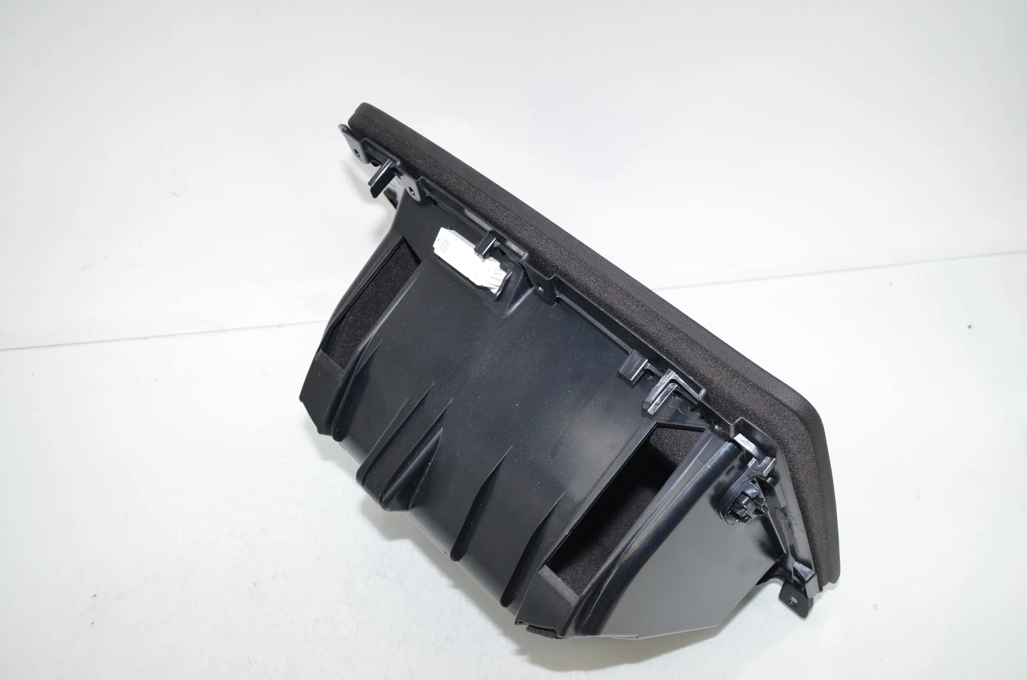 Glove Compartment – OEM 9363451 · BMW X3 (G01, F97) BMW X3 (G01, F97) M 2020 – 2