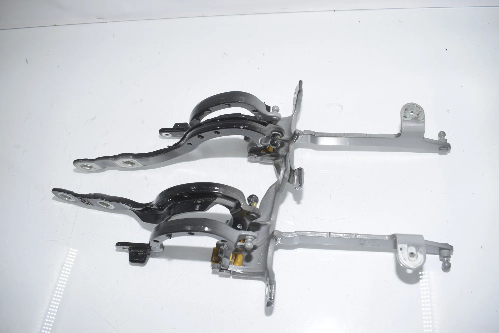 Left Side Bootlid Hinge – OEM 7390414 · BMW 5 Touring (G31) (2017 - -) 520 d 2019 – 2