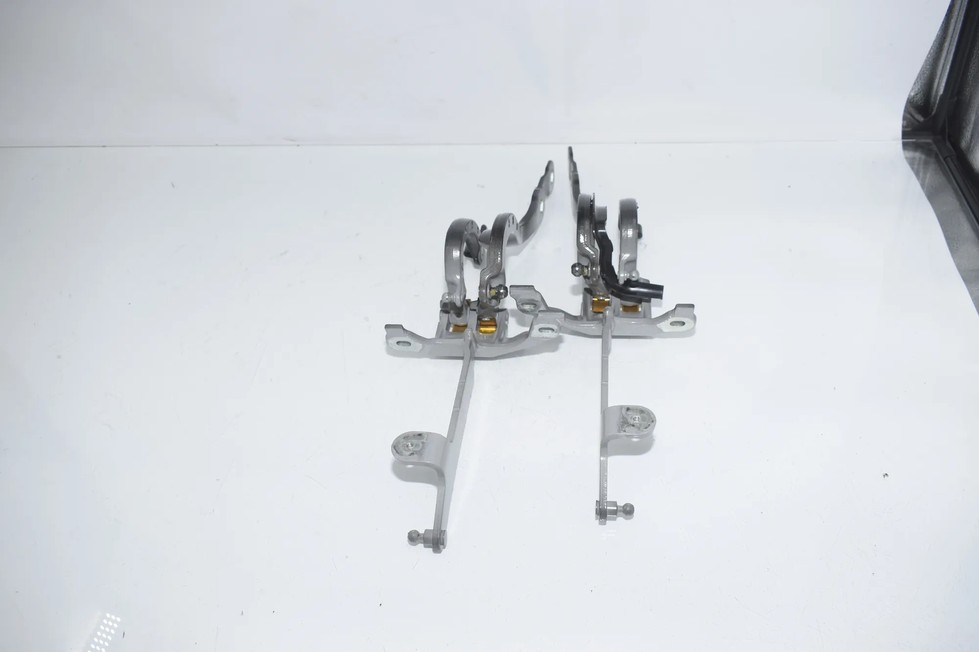Left Side Bootlid Hinge – OEM 7390414 · BMW 5 Touring (G31) (2017 - -) 520 d 2019 – 3