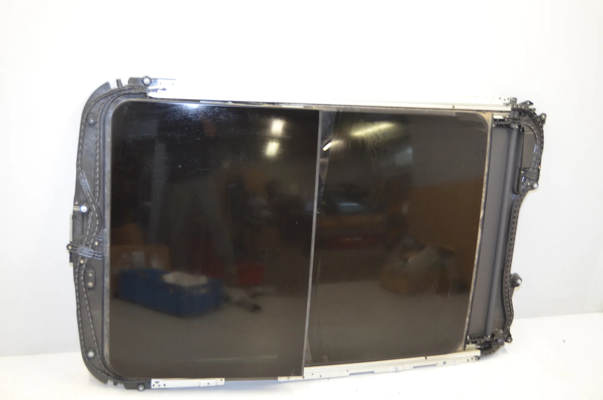Sunroof – OEM 9466080 · BMW X1 (U11) BMW X1 (U11) BMW X1 (U11) IX1 2024 – 5