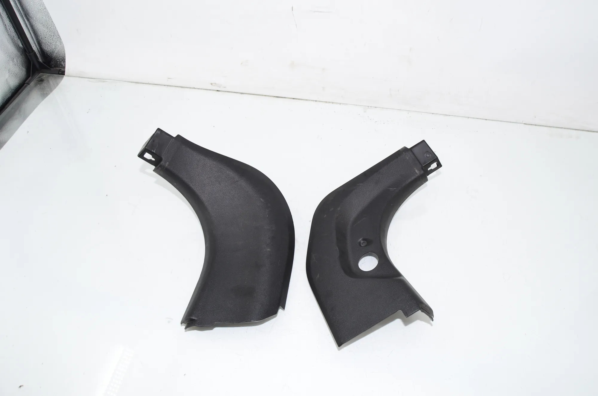 Front Right Interior Step Trim – OEM 7375732 · BMW 5 Touring (G31) (2017 - -) 520 d 2019 – 2