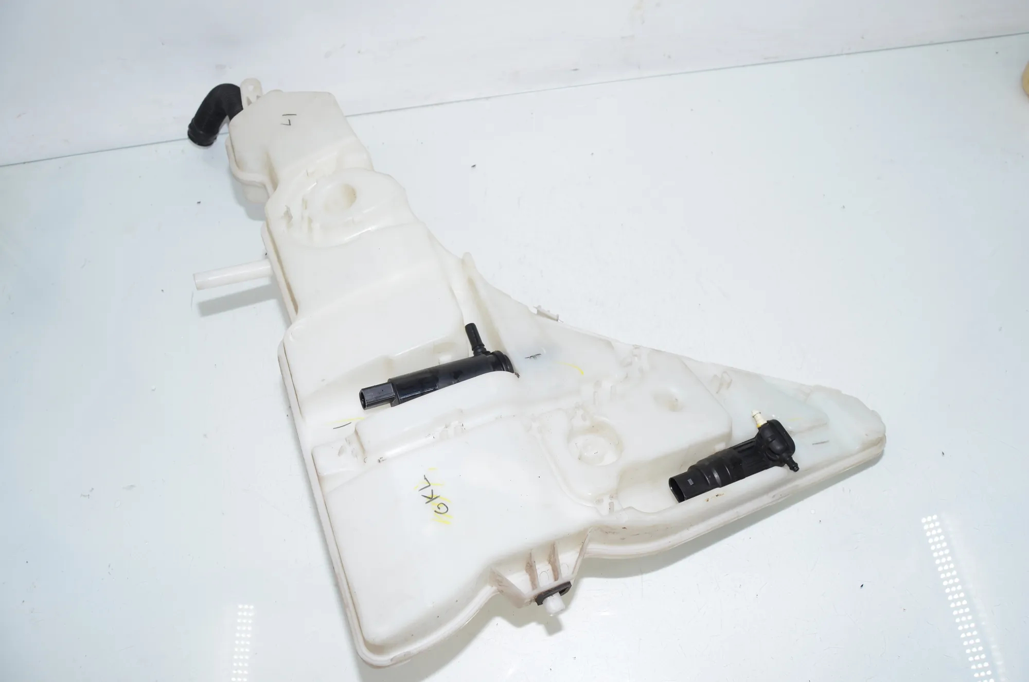 Window Washer Tank – OEM 7304068 · BMW X5 (F15, F85) M 50 d 2014 – 4