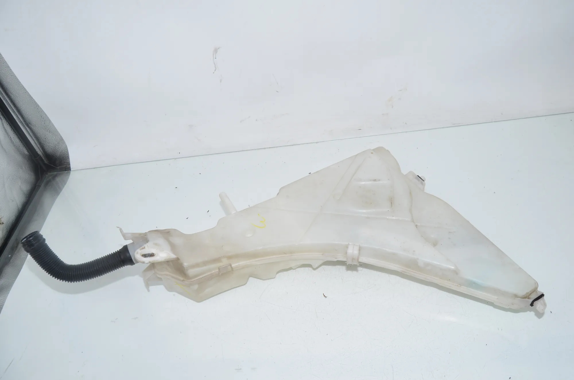 Window Washer Tank – OEM 7304068 · BMW X5 (F15, F85) M 50 d 2014 – 3