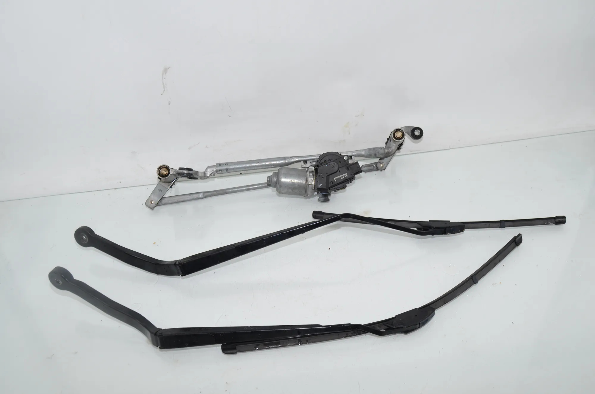 Front Windshield Wiper Mechanism – OEM 7292653 · BMW X5 (F15, F85) M 50 d 2014
