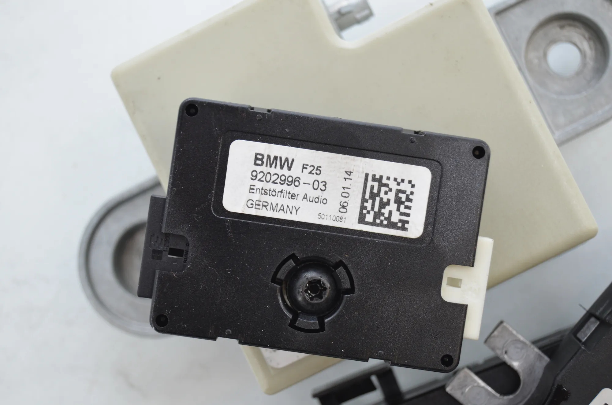 Antenna Amplifier – OEM 6935024 · BMW X3 (F25) xDrive 30 d 2014 – 10