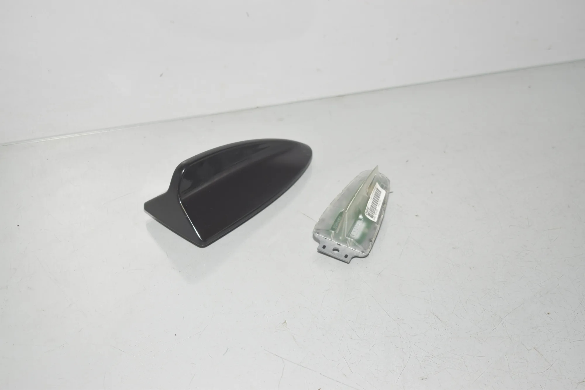 Antenna Trim – OEM 6982665 · BMW 5 Touring (F11) 530 d xDrive 2013 – 4