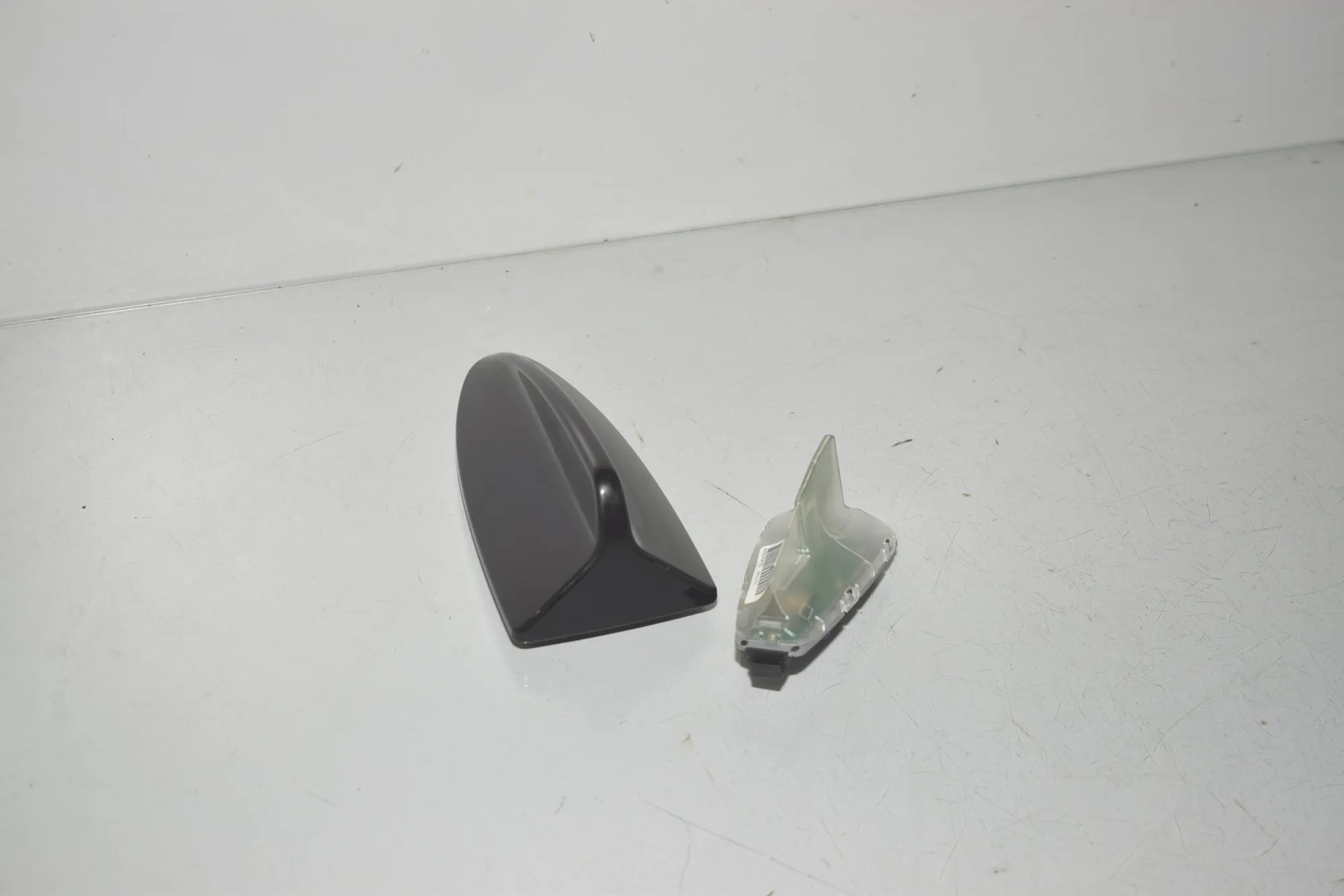 Antenna Trim – OEM 6982665 · BMW 5 Touring (F11) 530 d xDrive 2013 – 2