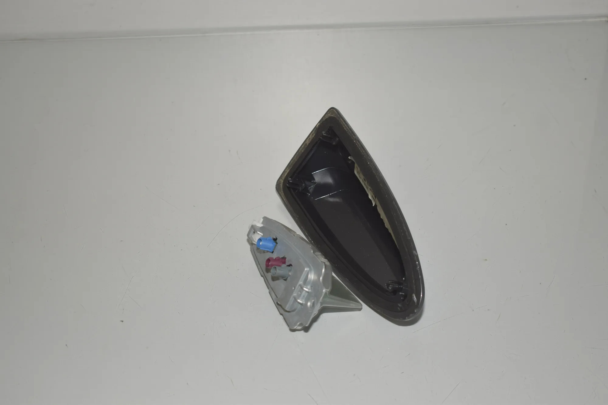 Antenna Trim – OEM 9226896 · BMW 5 Touring (F11) 530 d xDrive 2015 – 4