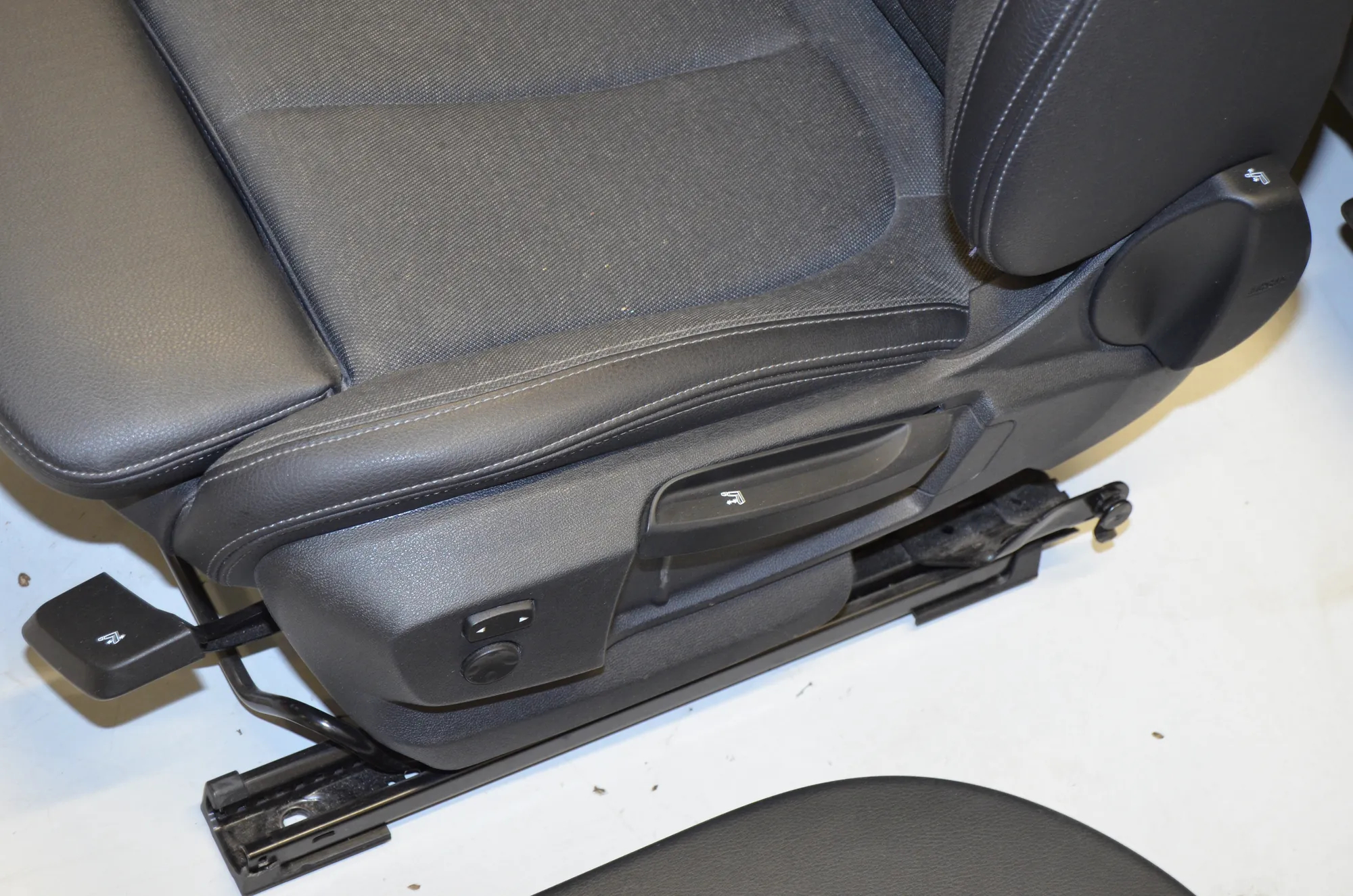 Seat set · BMW 2 Gran Tourer (F46) 216 i 2018 – 10