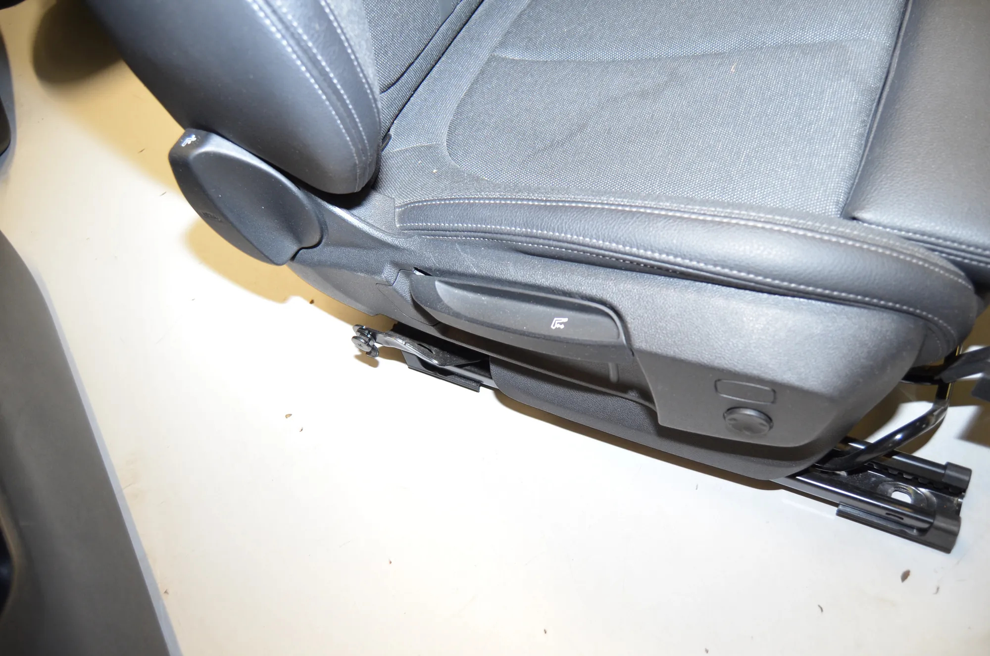 Seat set · BMW 2 Gran Tourer (F46) 216 i 2018 – 12