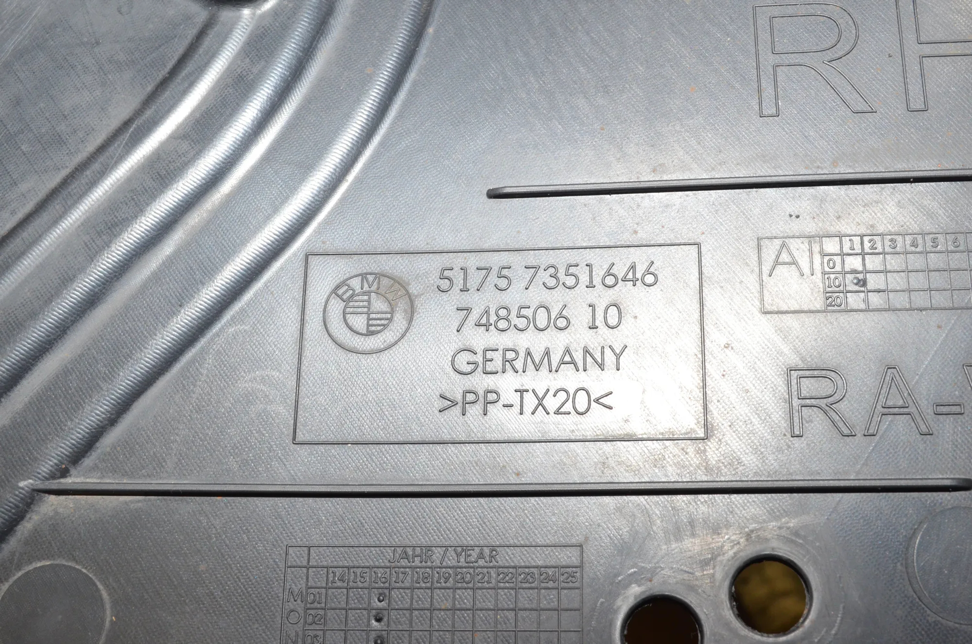 Rear Right Underbody Cover – OEM 7351646 · BMW 7 (G11, G12) 740 d, Ld xDrive 2016 – 4
