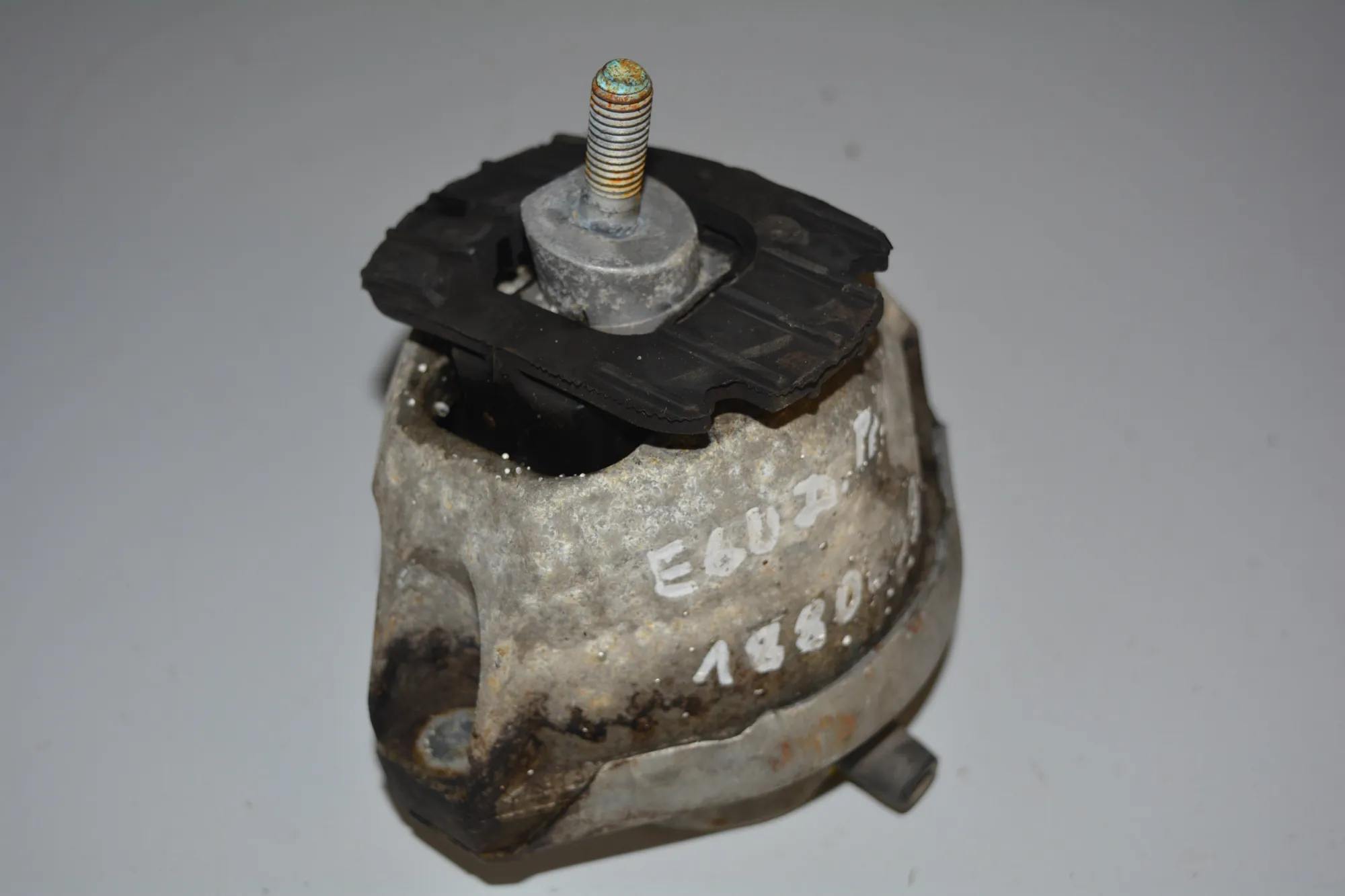 Right Side Engine Mount – OEM 6769874 · BMW 5 (E60) 520 d 2009