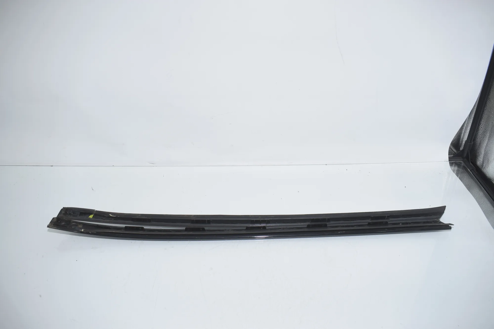 Front Windshield Trim – OEM 7443695 · BMW 5 Touring (G31) (2017 - -) 520 d 2019 – 3