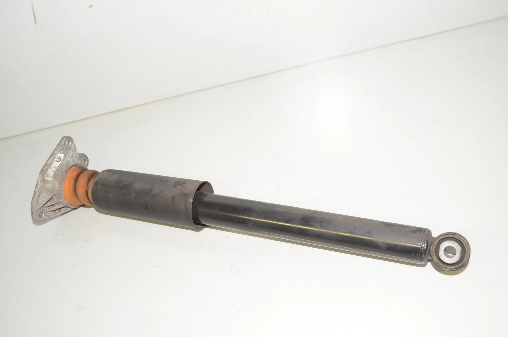 Rear Left Shock Absorber – OEM 6877077 · BMW 1 (F40) (2019 - -) (F40)118d 2021 – 3