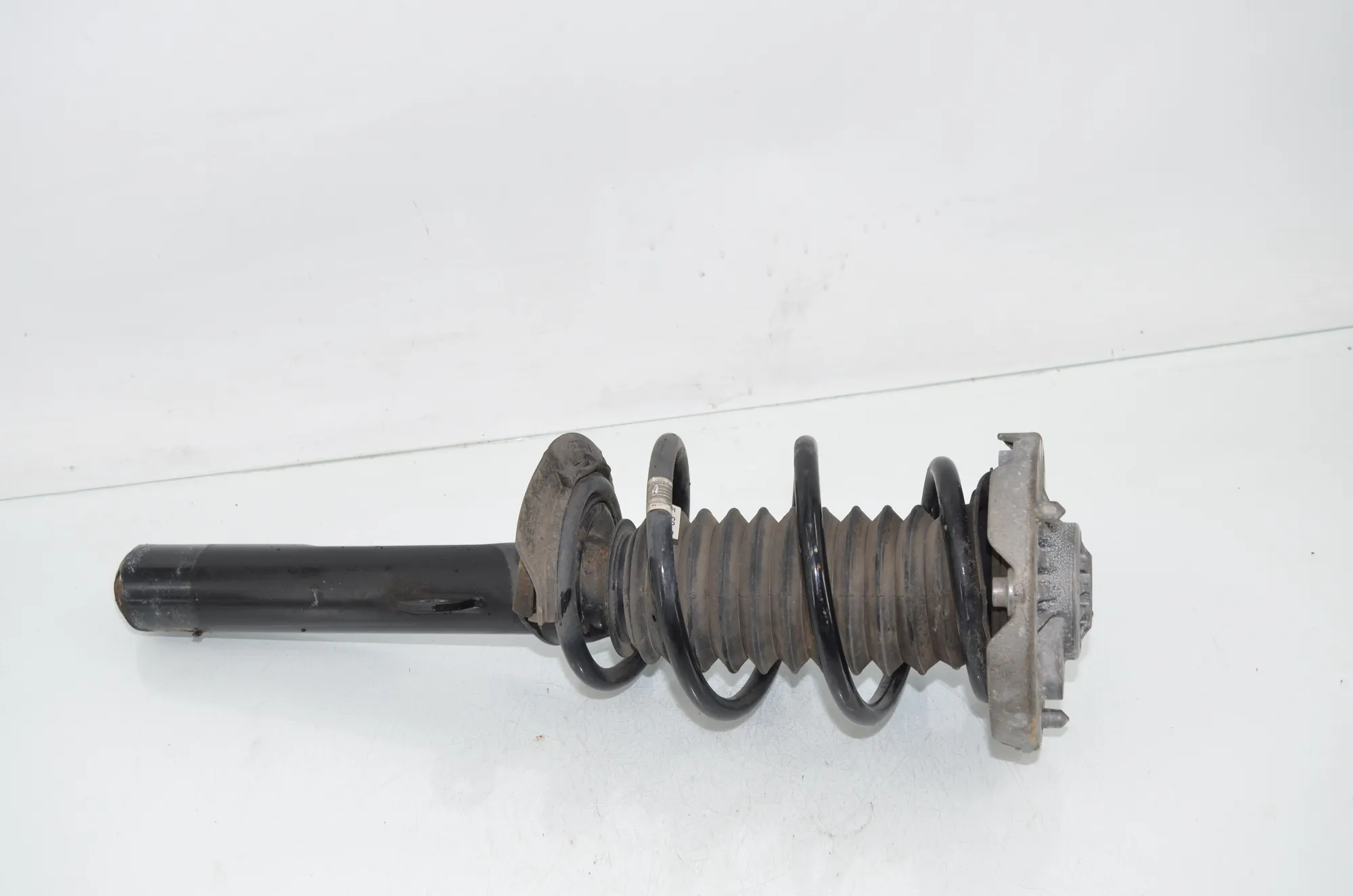 Front Left Shock Absorber – OEM 6887333 · BMW 2 Gran Tourer (F46) 220 d xDrive 2018 – 3