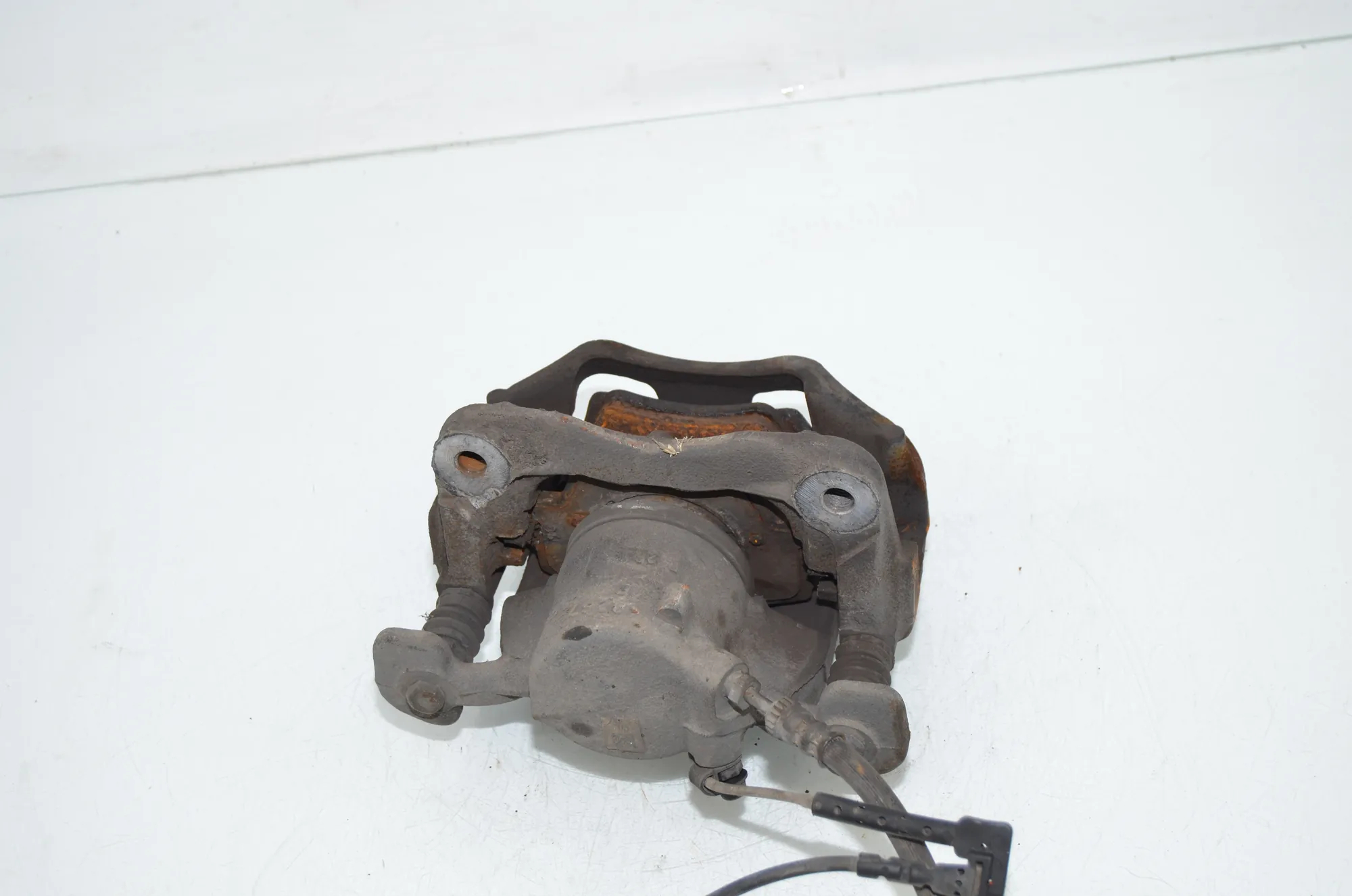 Front Left Brake Caliper – OEM 6860267 · BMW 2 Gran Tourer (F46) 220 d xDrive 2018 – 4