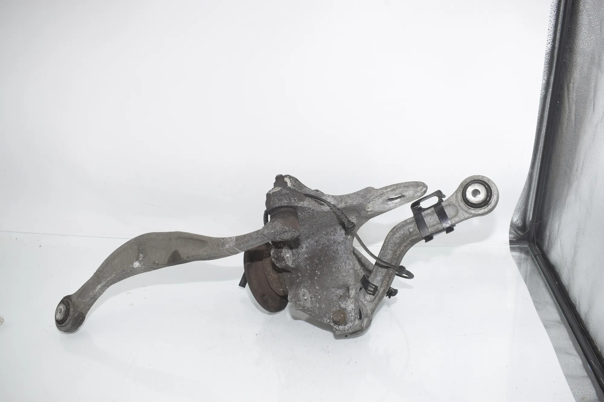 Rear Right Wheel Hub – OEM 6796100 · BMW 5 Touring (F11) 530 d xDrive 2011 – 3