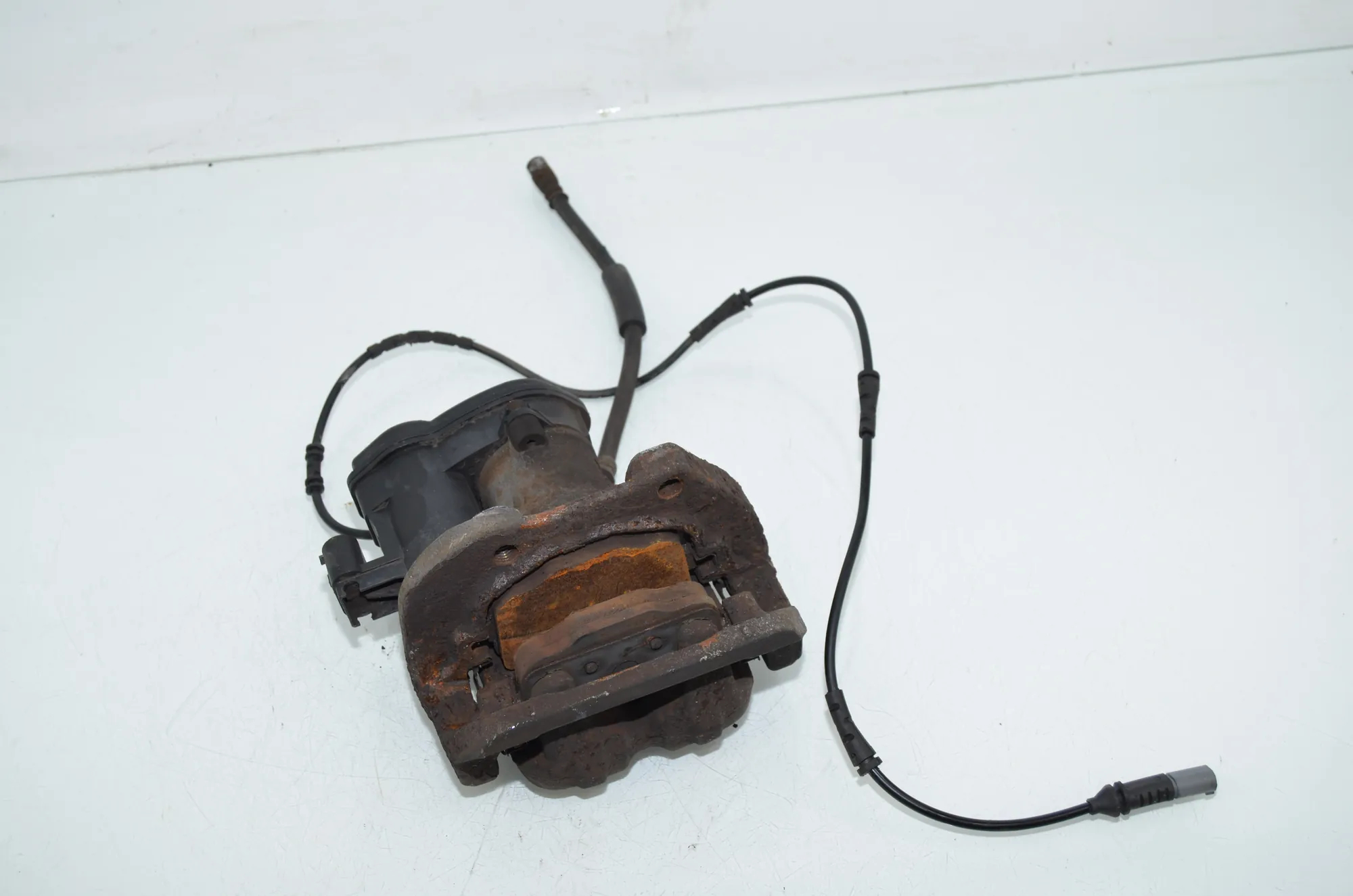 Rear Right Brake Caliper – OEM 6793048 · BMW 5 Touring (F11) 530 d xDrive 2011 – 3