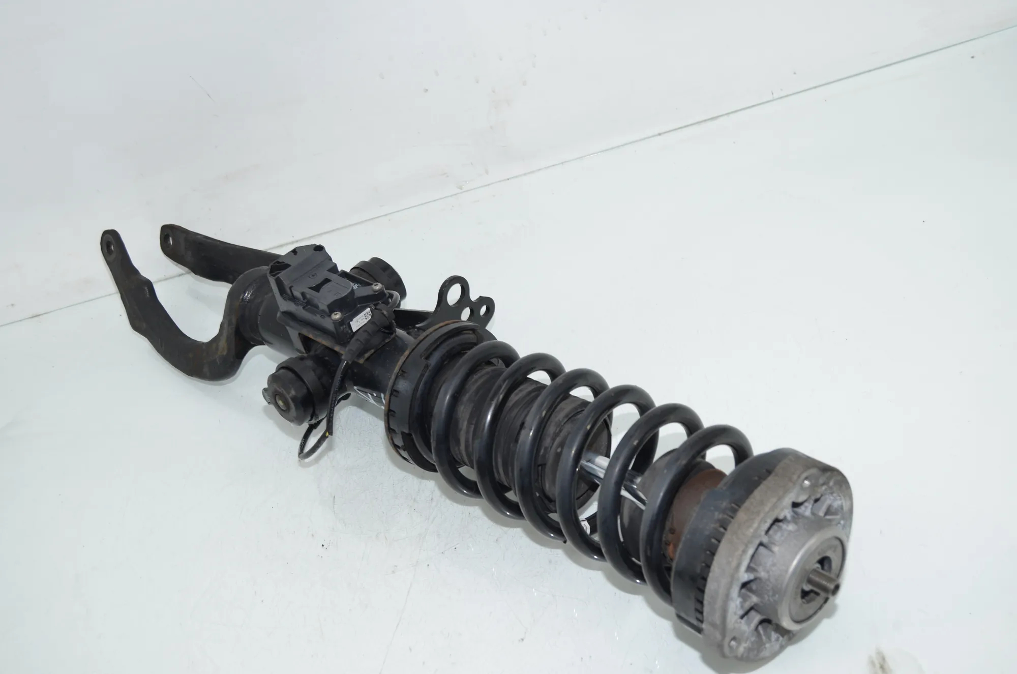 Front Left Shock Absorber – OEM 6852929 · BMW 5 Touring (F11) 530 d xDrive 2011 – 2
