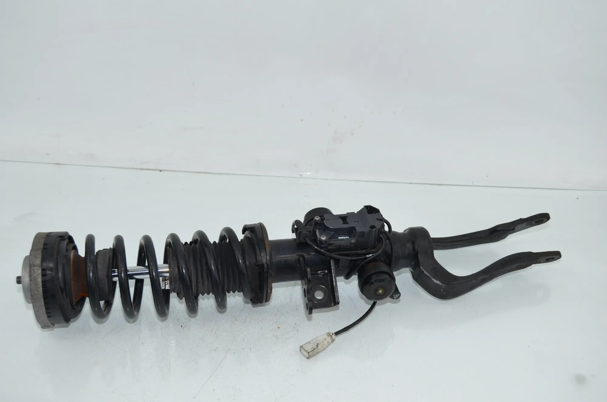 Front Left Shock Absorber – OEM 6852929 · BMW 5 Touring (F11) 530 d xDrive 2011