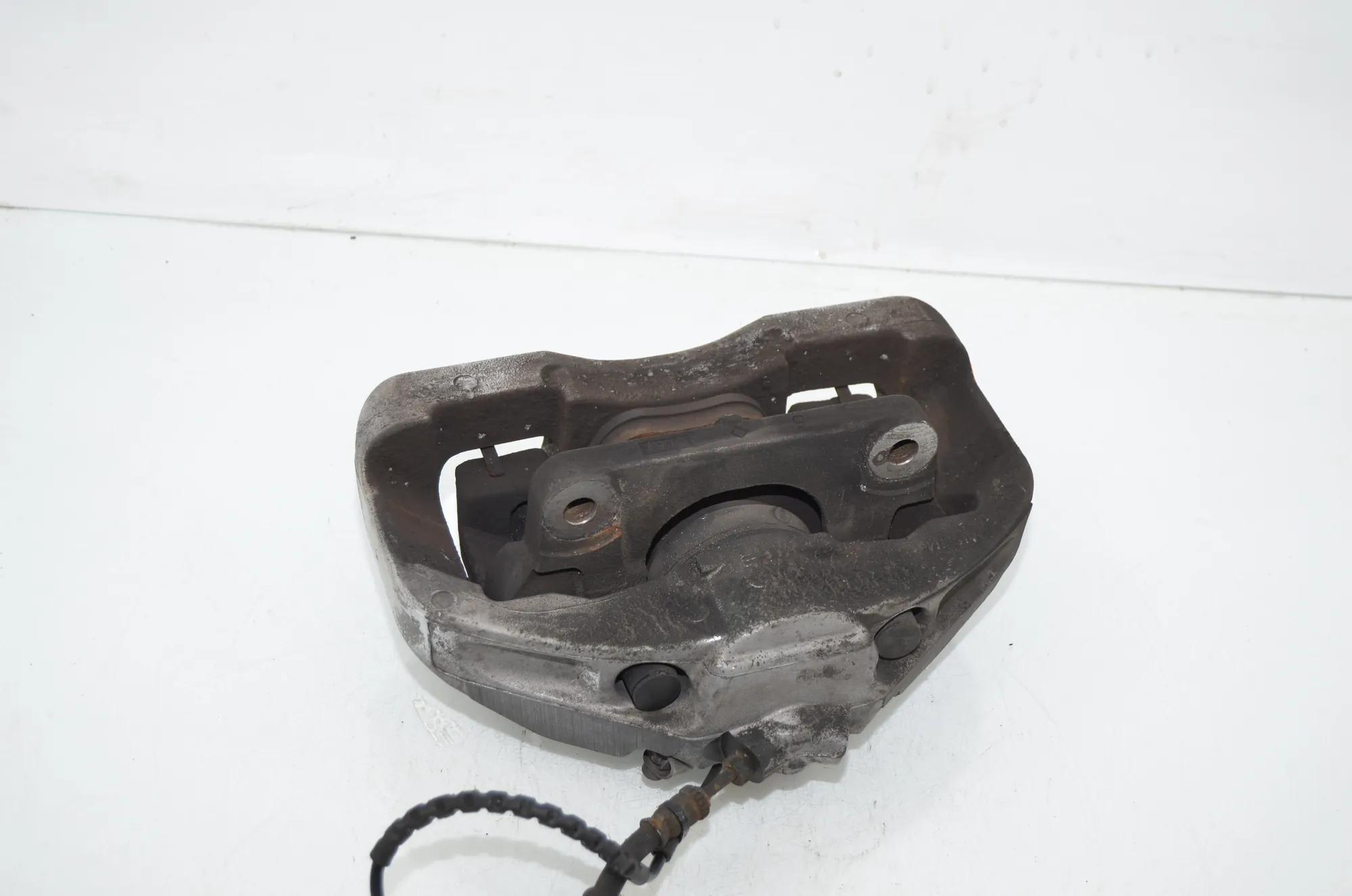 Front Left Brake Caliper – OEM 6792689 · BMW 5 Touring (F11) 530 d xDrive 2011 – 4