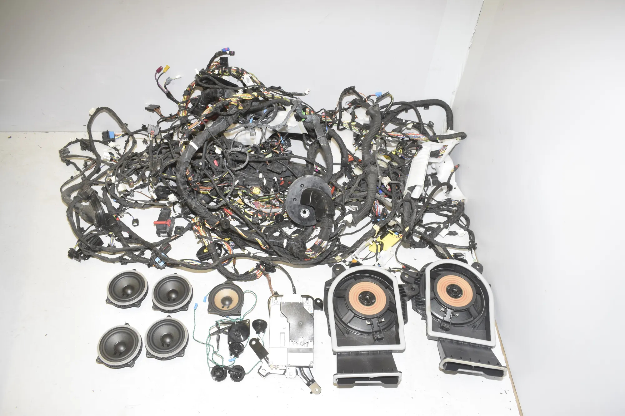 Sound Audio System Set – OEM 5A052F7 · BMW X1 (U11) (2022 - -) BMW X1 (U11) 2024