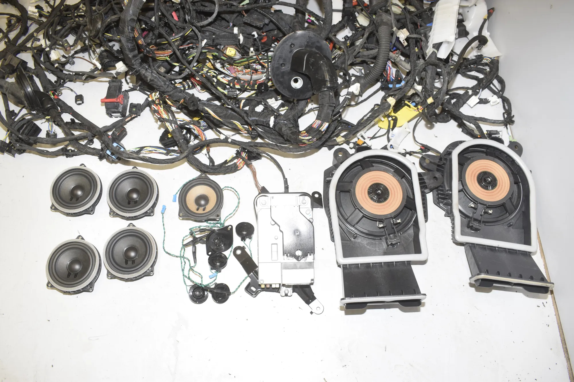 Sound Audio System Set – OEM 5A052F7 · BMW X1 (U11) (2022 - -) BMW X1 (U11) 2024 – 3