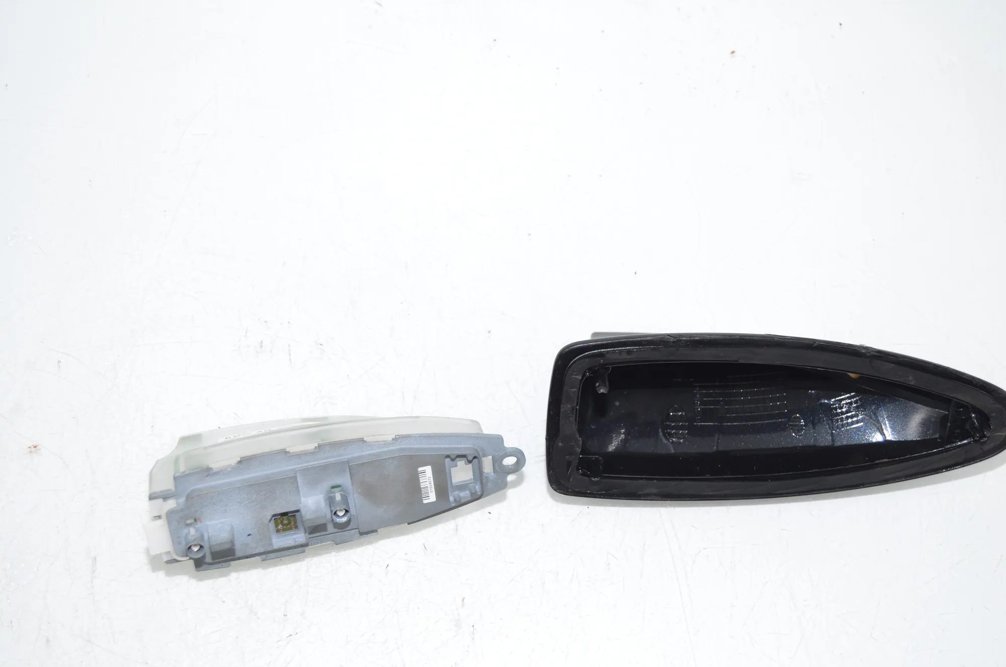Antenna Trim – OEM 9141462 · BMW 5 (F10) 530 d 2014 – 3