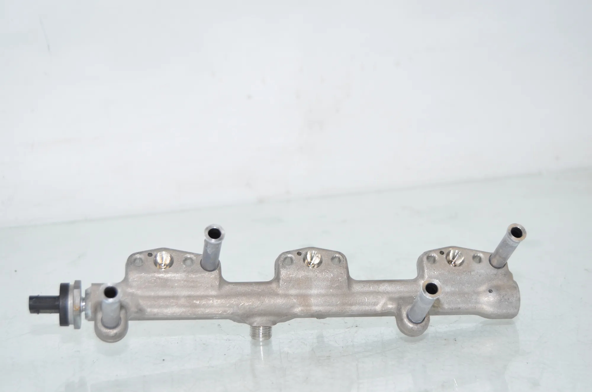 Fuel Rail – OEM 8665631 · BMW X1 (U11) (2022 - -) BMW X1 (U11) 2024 – 4