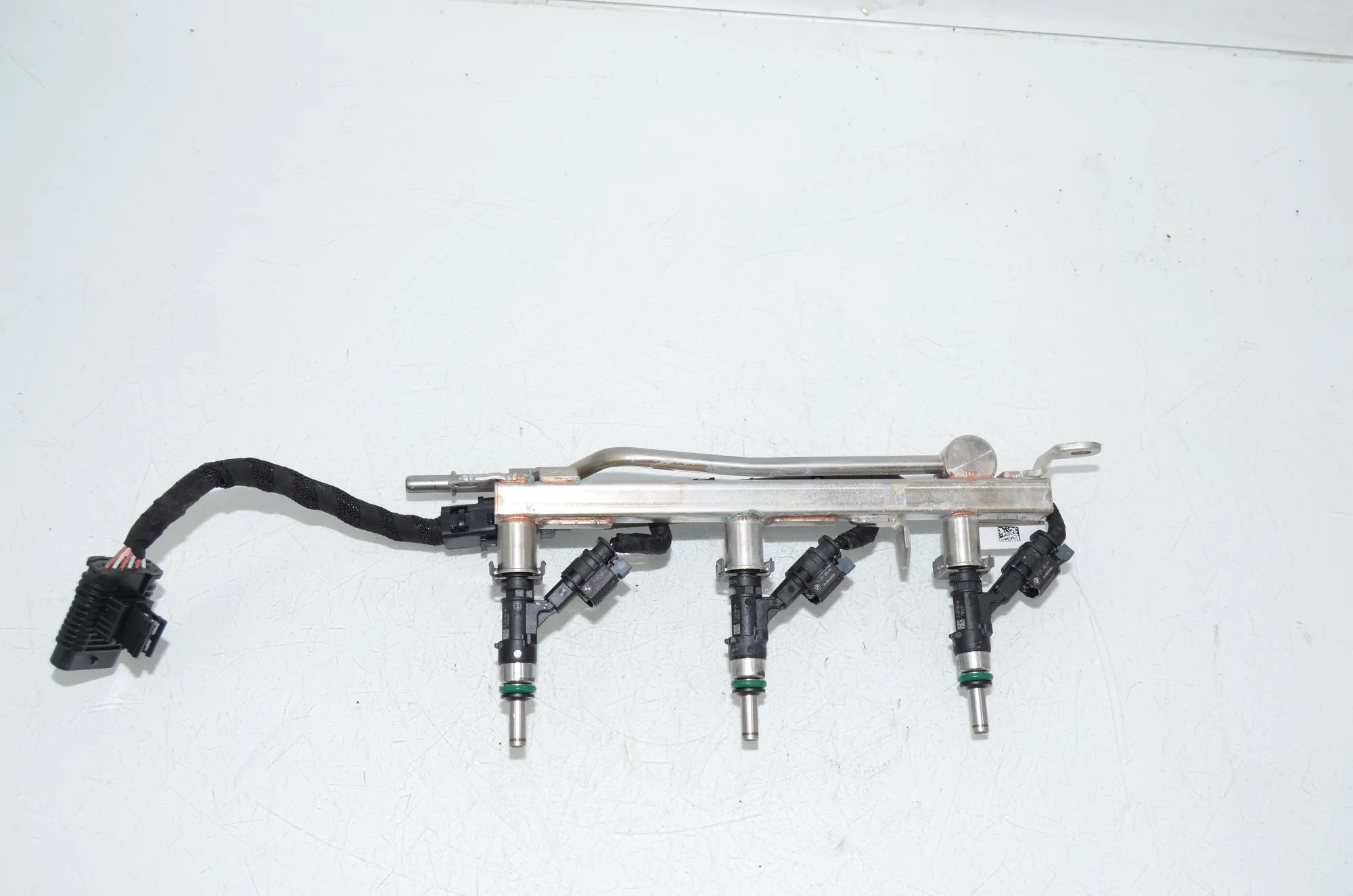 Fuel Rail – OEM 8483304 · BMW X1 (U11) (2022 - -) BMW X1 (U11) 2024 – 3