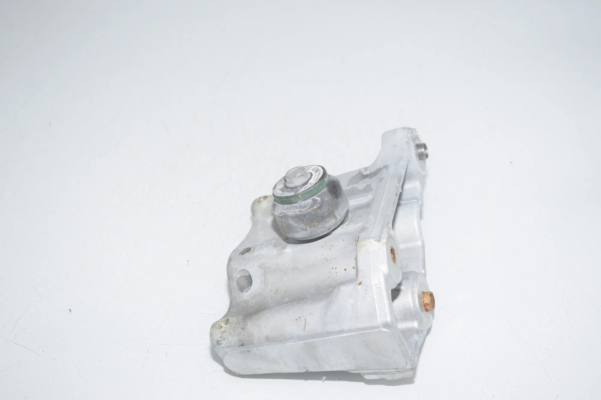 Right Side Engine Bracket – OEM 1022660 · BMW X1 (U11) (2022 - -) BMW X1 (U11) 2024 – 3
