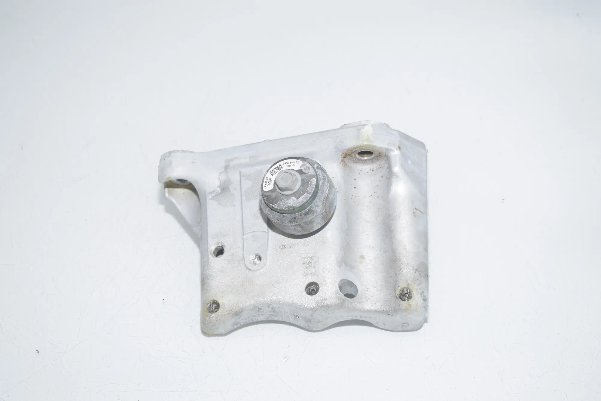 Right Side Engine Bracket – OEM 1022660 · BMW X1 (U11) (2022 - -) BMW X1 (U11) 2024