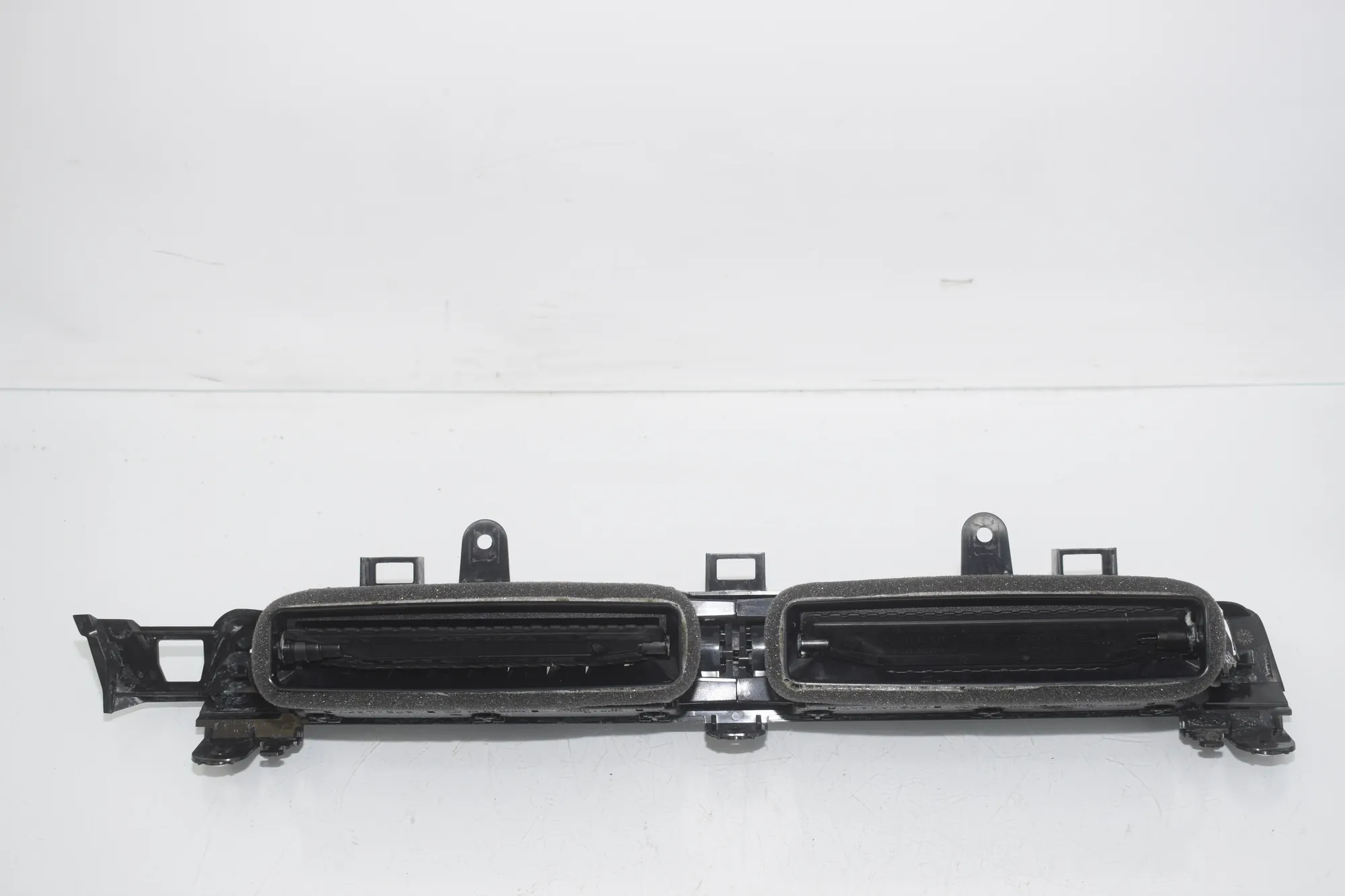 Dashboard Air Vents – OEM 9483383 · BMW X1 (U11) (2022 - -) BMW X1 (U11) 2024 – 3