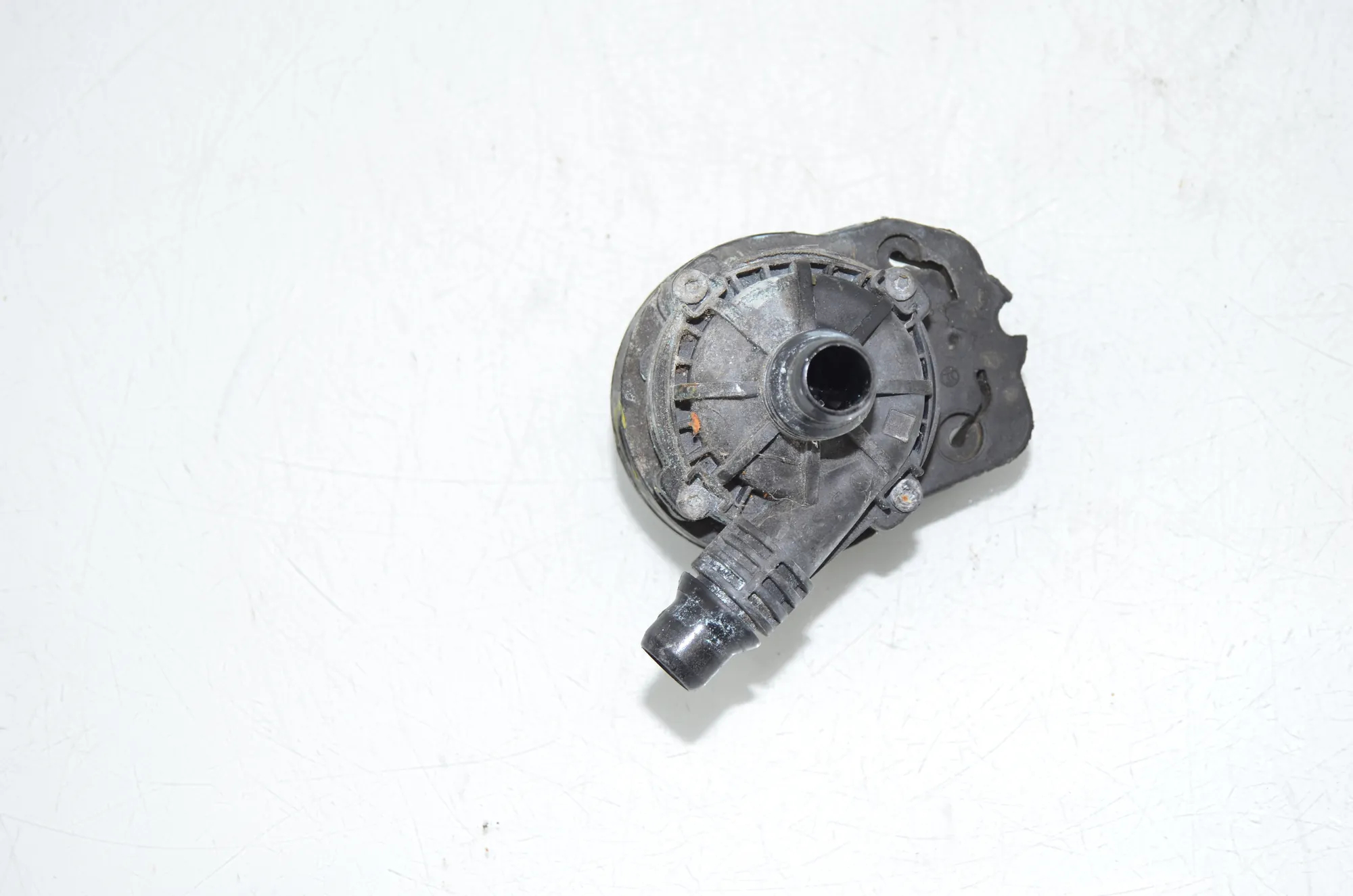 Auxiliary Water Pump – OEM 5A03F46 · BMW X1 (U11) (2022 - -) BMW X1 (U11) 2024 – 2
