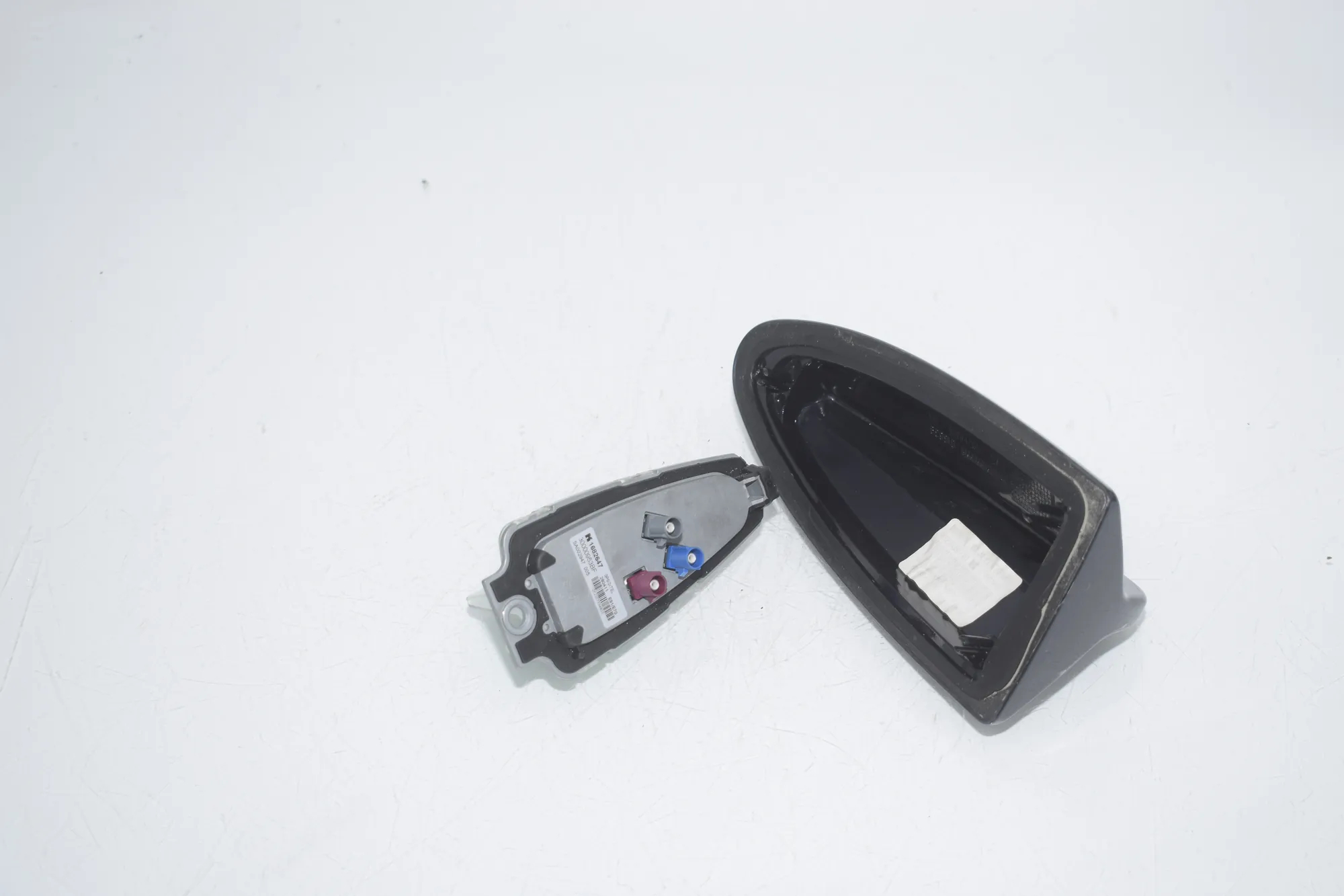 Antenna Trim – OEM 6950704 · BMW 5 Touring (F11) 530 d xDrive 2011 – 3