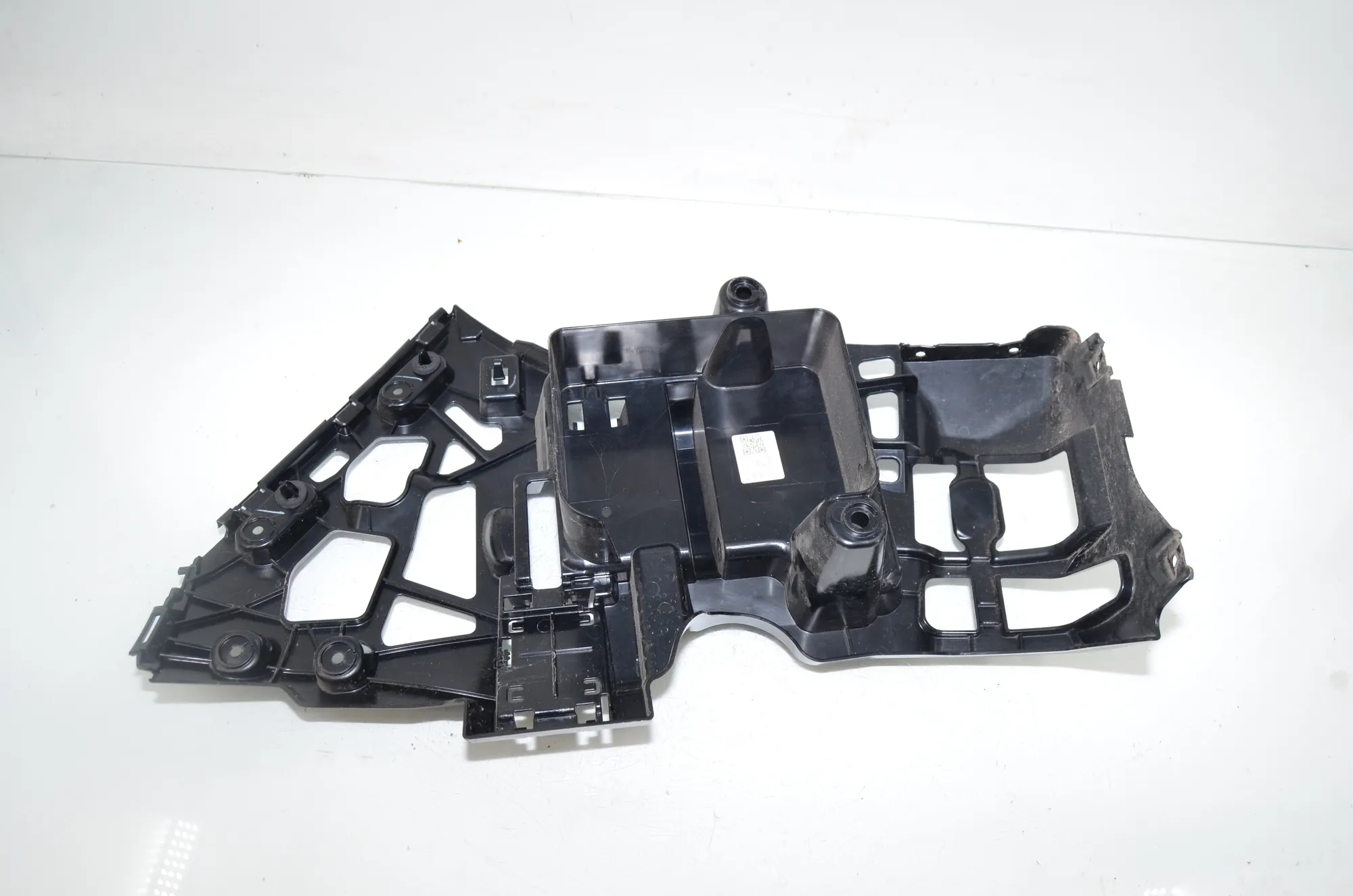Rear Left Bumper Bracket – OEM 51129883543 · BMW X1 (U11) BMW X1 (U11) BMW X1 (U11) sDrive 18 i 2024 – 4