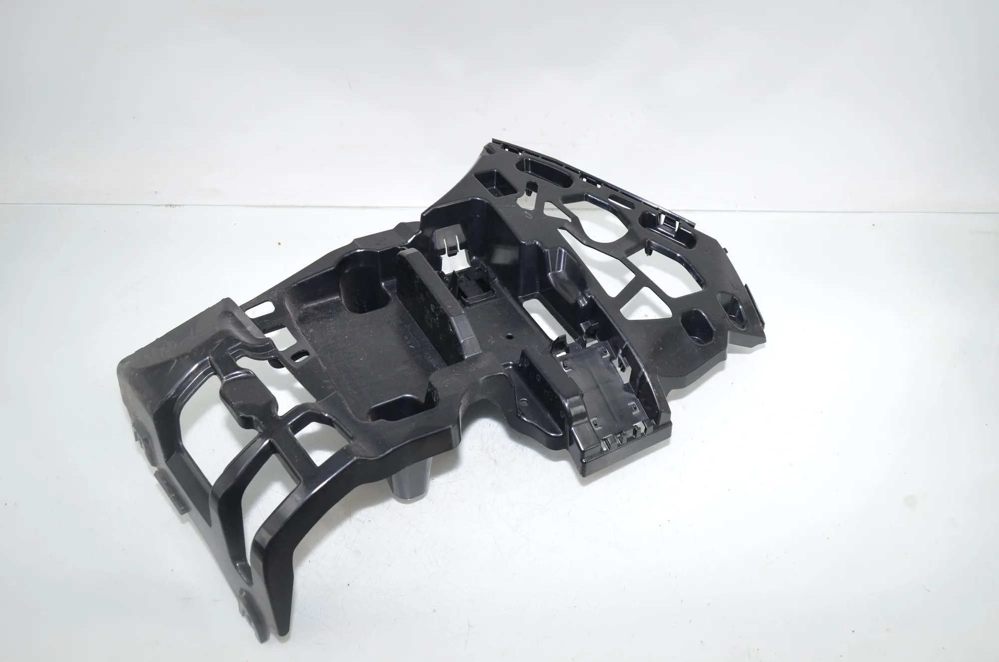 Rear Left Bumper Bracket – OEM 51129883543 · BMW X1 (U11) BMW X1 (U11) BMW X1 (U11) sDrive 18 i 2024