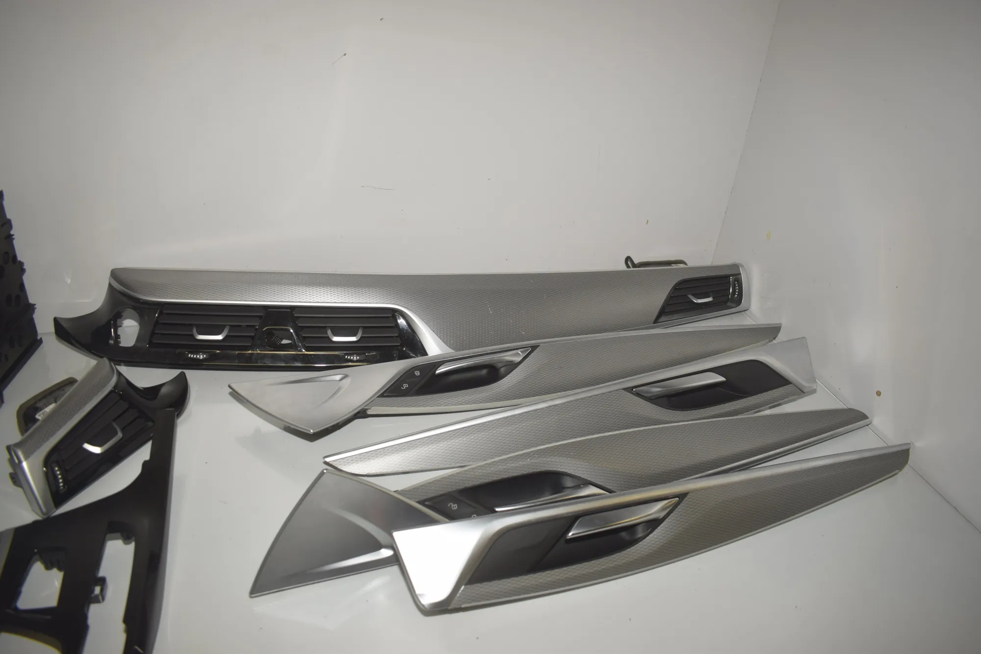 Interior Trim Strips Kit – OEM 9329545 · BMW 5 (G30) (2016 - -) M 550 i xDrive 2017 – 5