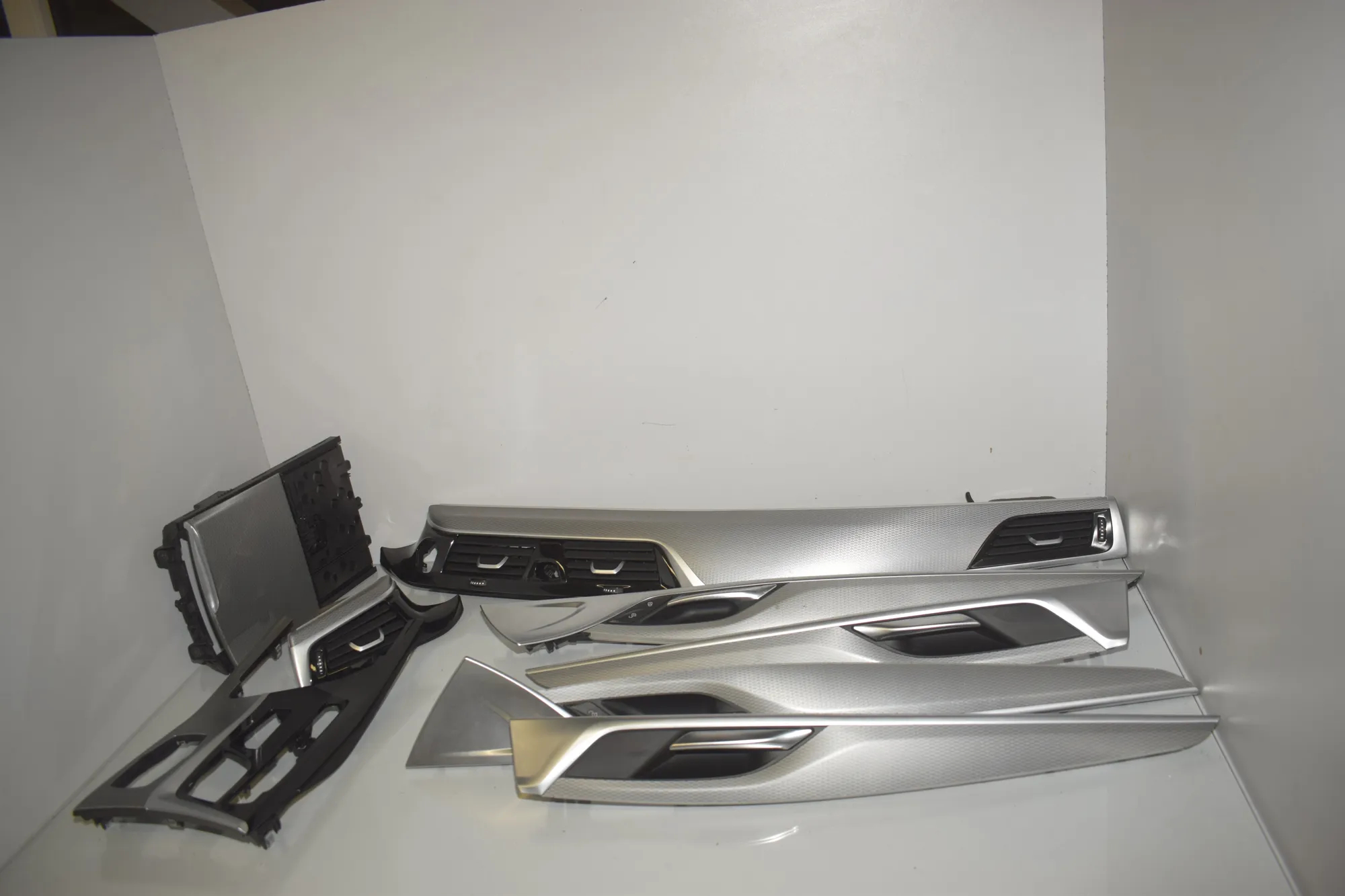 Interior Trim Strips Kit – OEM 9329545 · BMW 5 (G30) (2016 - -) M 550 i xDrive 2017 – 2