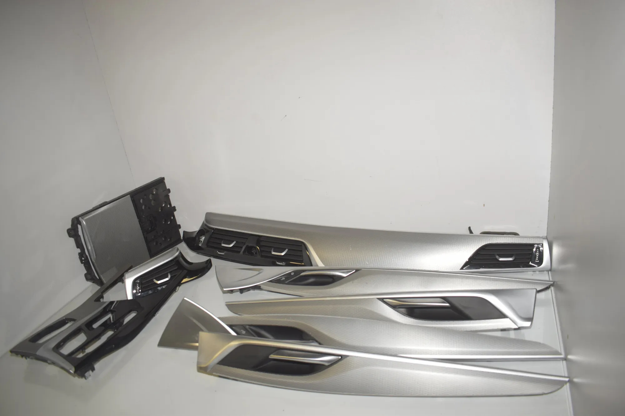 Interior Trim Strips Kit – OEM 9329545 · BMW 5 (G30) (2016 - -) M 550 i xDrive 2017