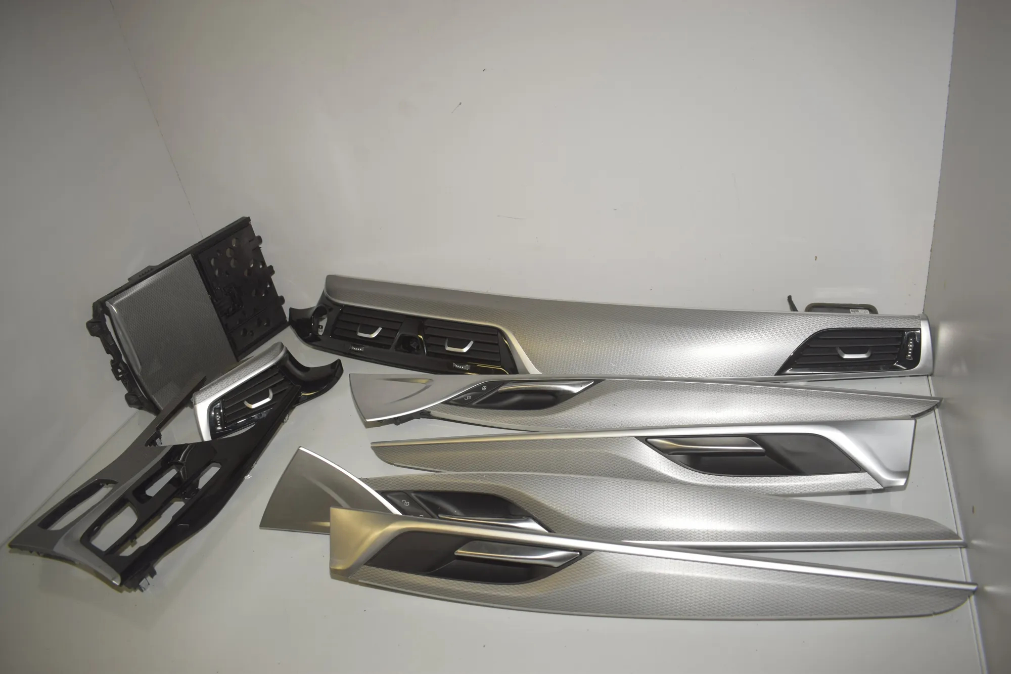 Interior Trim Strips Kit – OEM 9329545 · BMW 5 (G30) (2016 - -) M 550 i xDrive 2017 – 3