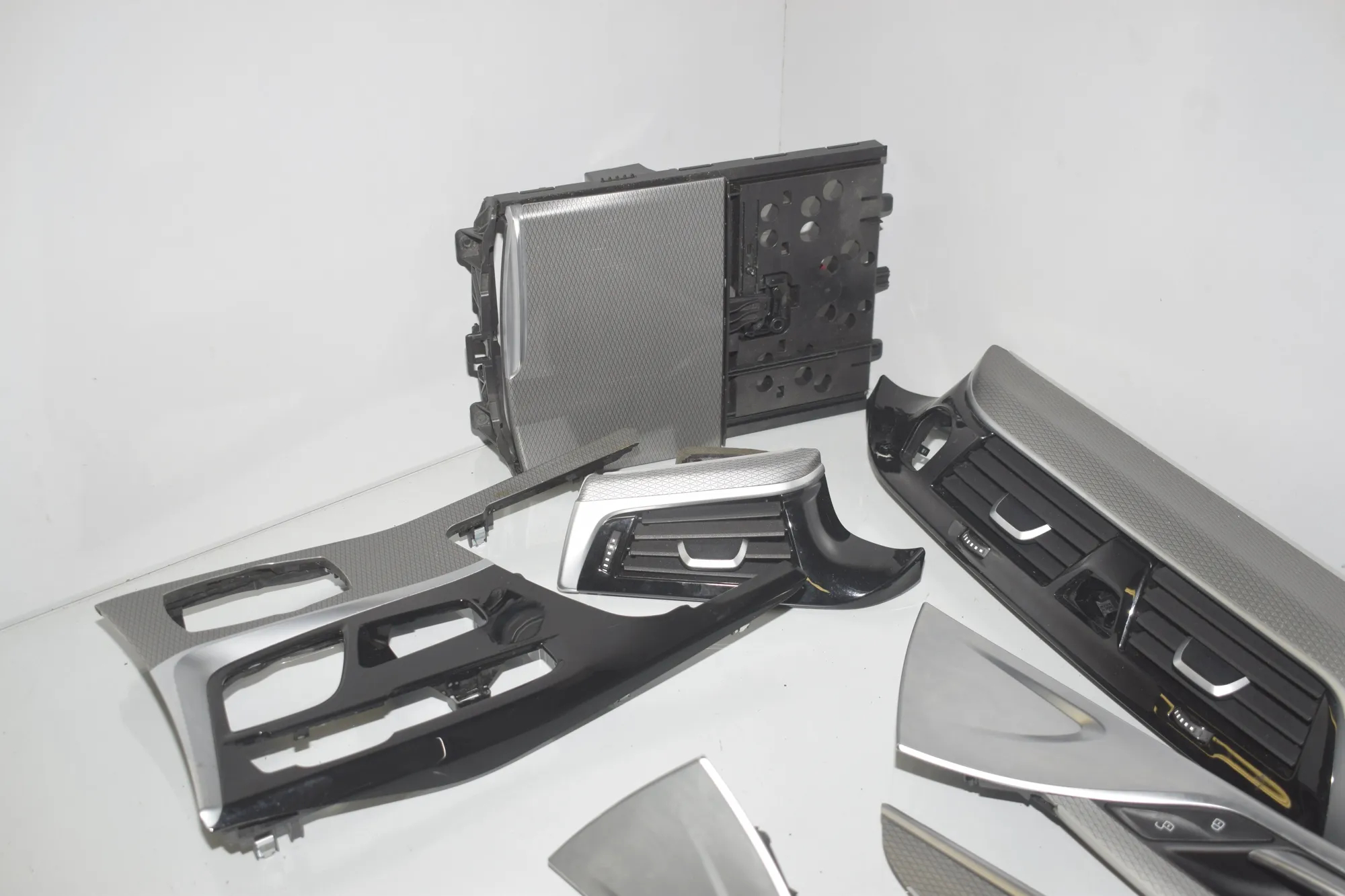 Interior Trim Strips Kit – OEM 9329545 · BMW 5 (G30) (2016 - -) M 550 i xDrive 2017 – 4